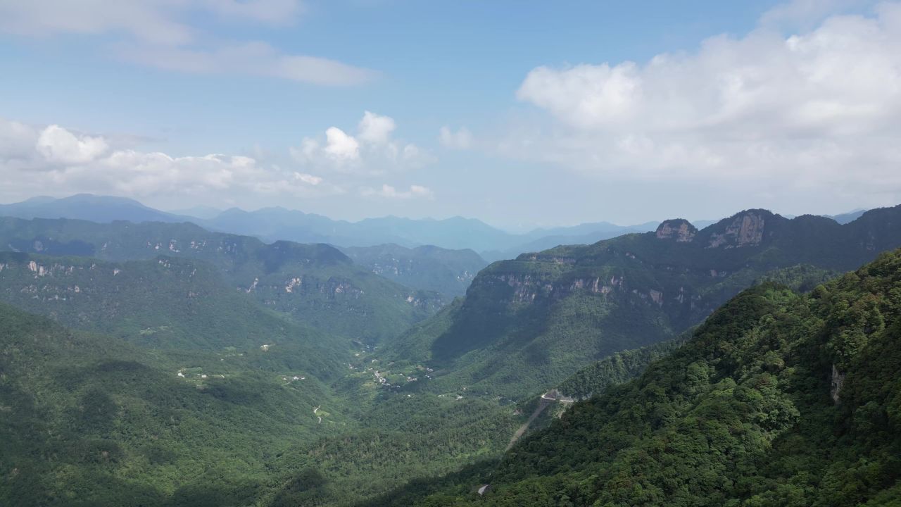  湖北神农架天眼景区蓝天白云航拍