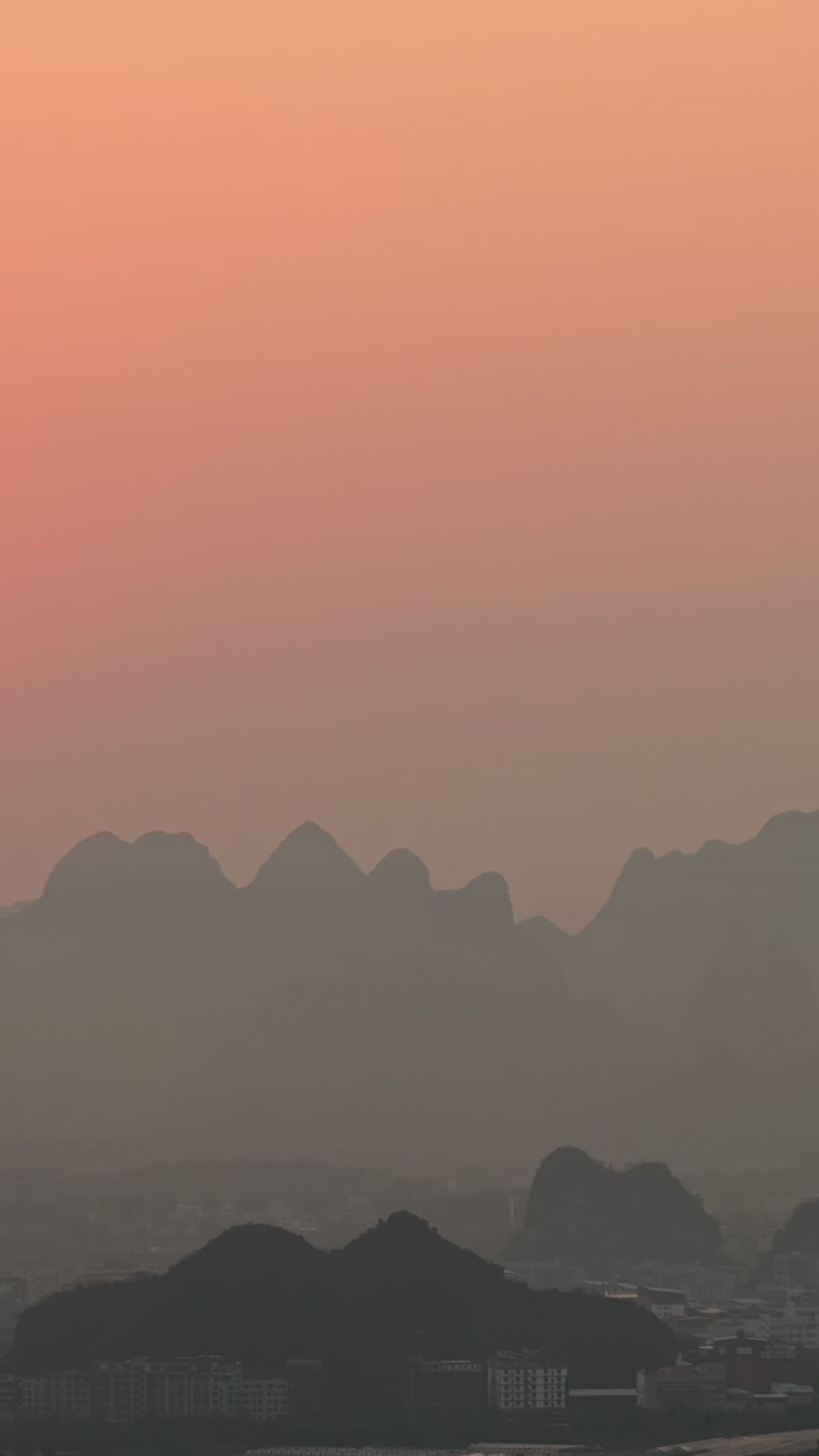 日落下的山城