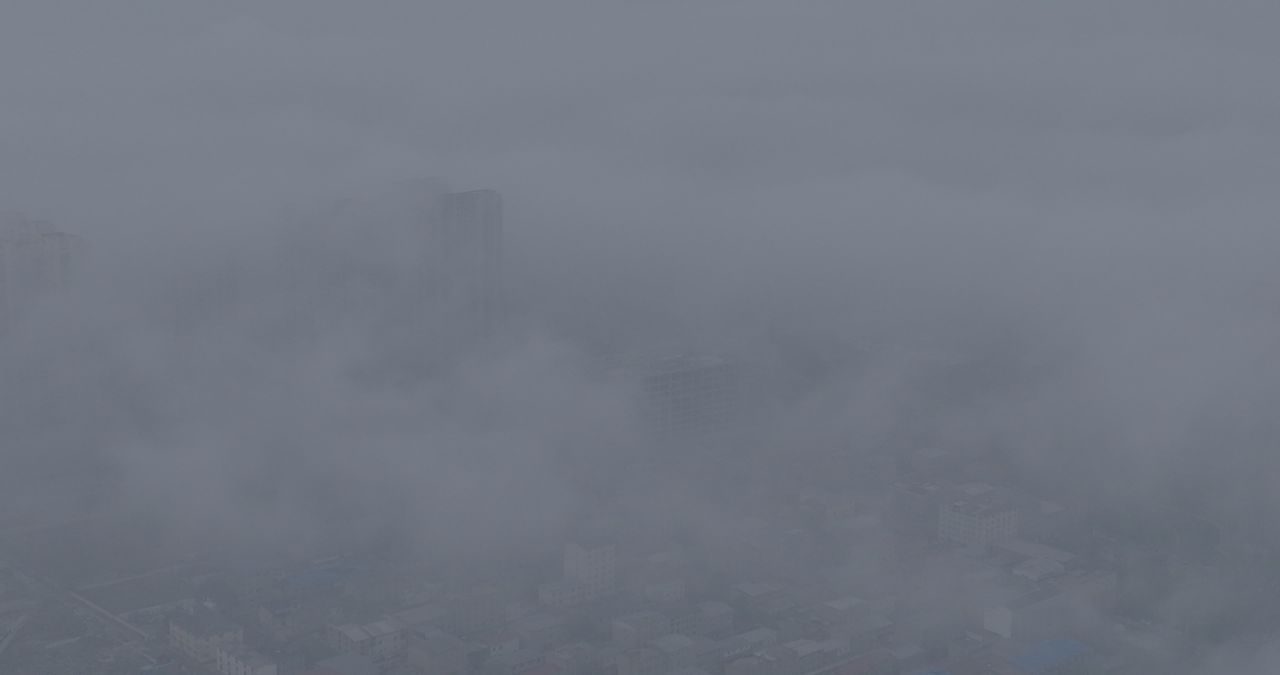 雾中城市