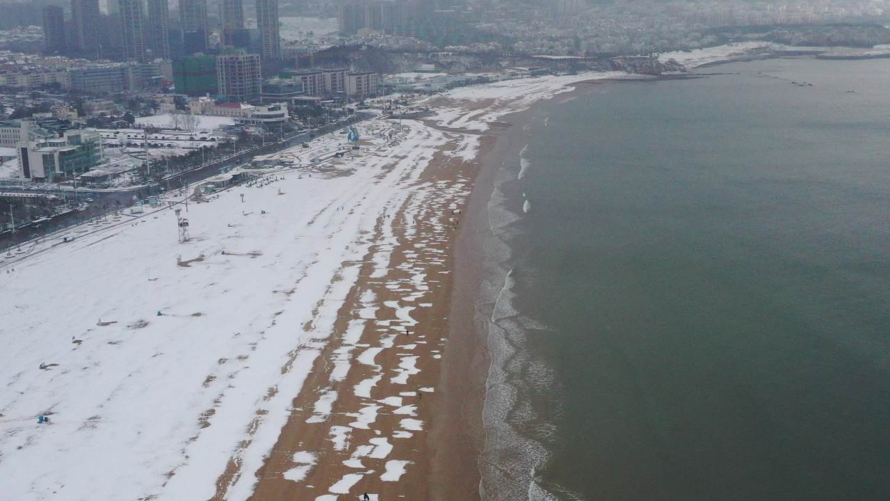 青岛石老人浴场海边雪景航拍 9