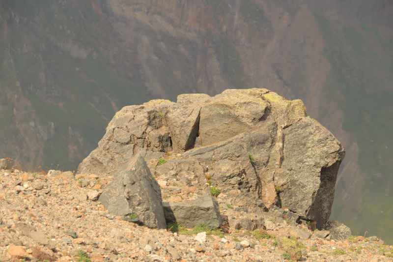 长白山山顶风化岩石
