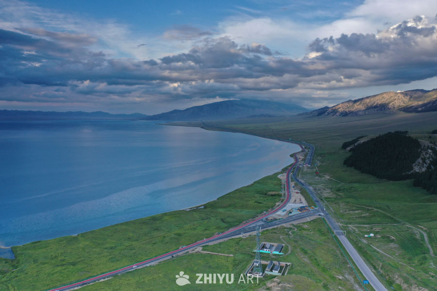 湖畔公路