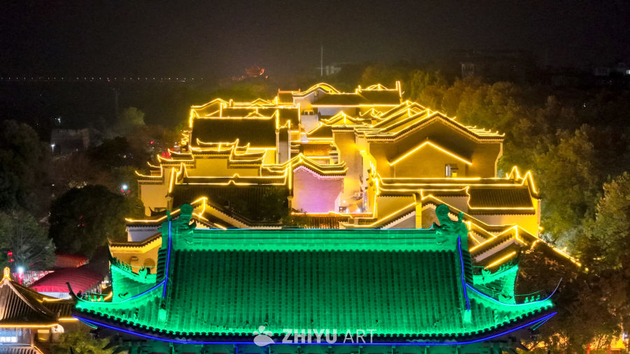 灯火辉煌的古建筑夜景