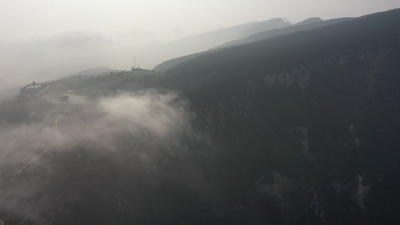 迷雾下的嵩山
