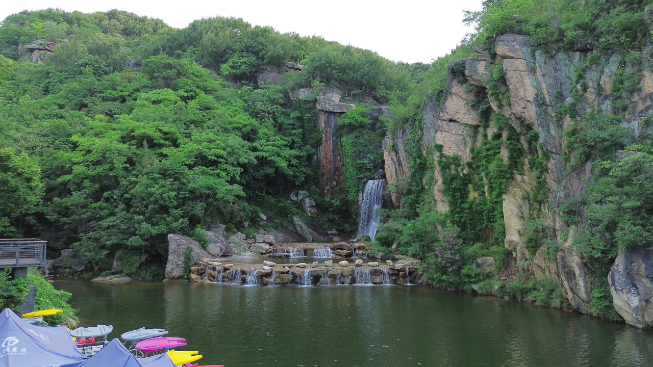 航拍绿水青山