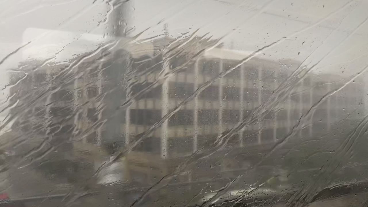 高铁上的雨