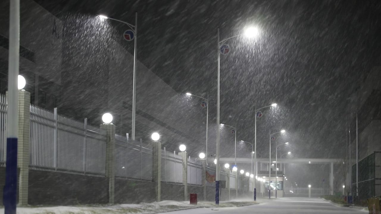 暴风雪中的街道