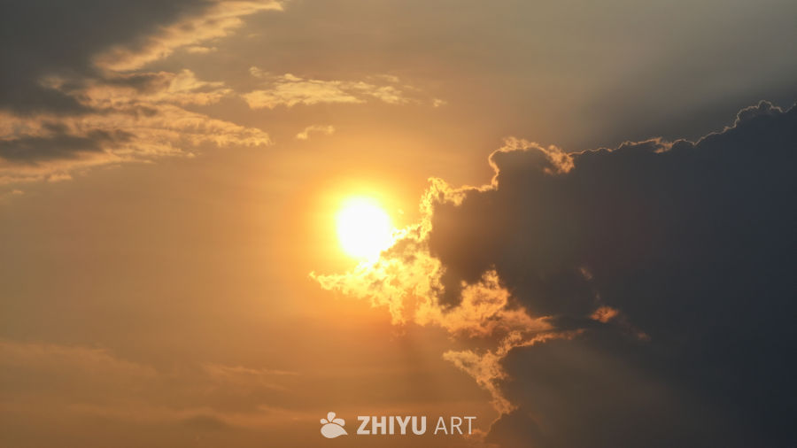 夕阳余晖下的宁静时光