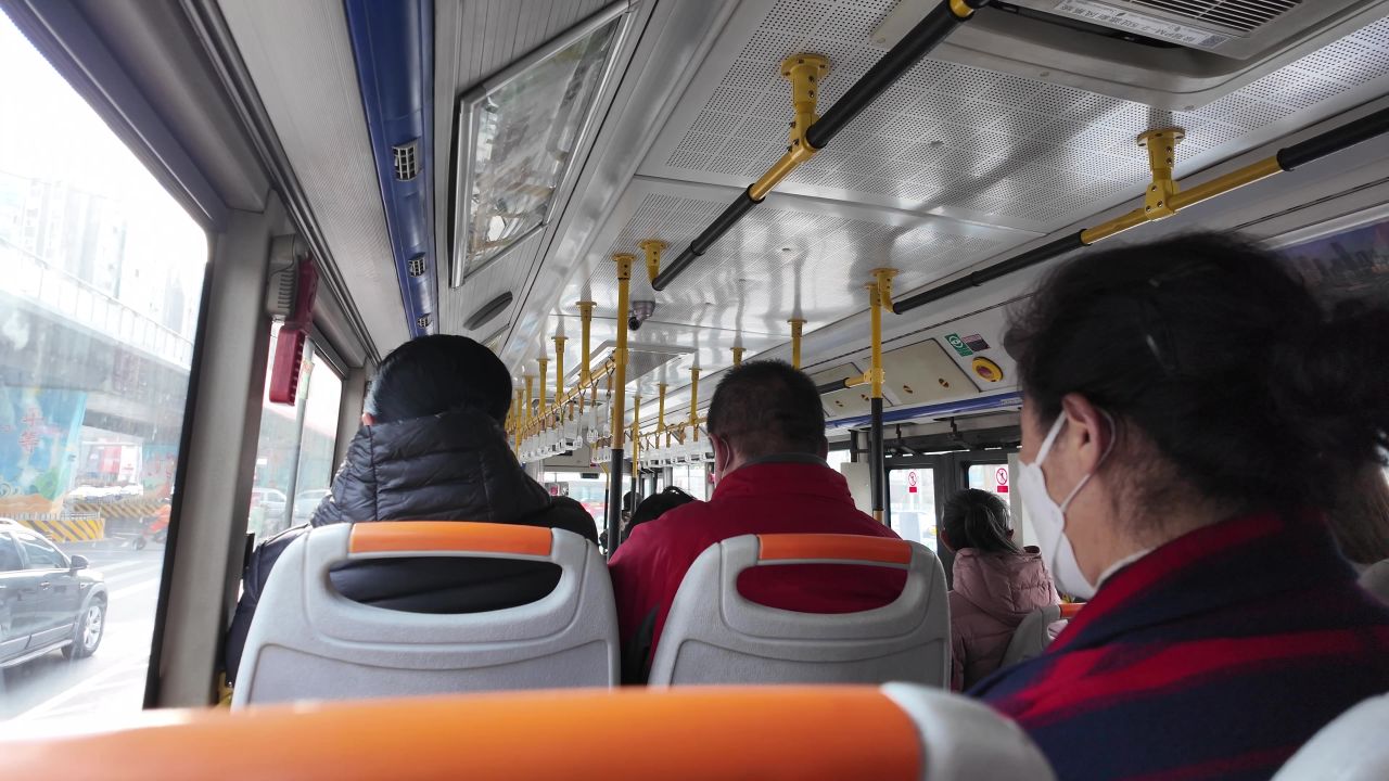 坐公交车 9