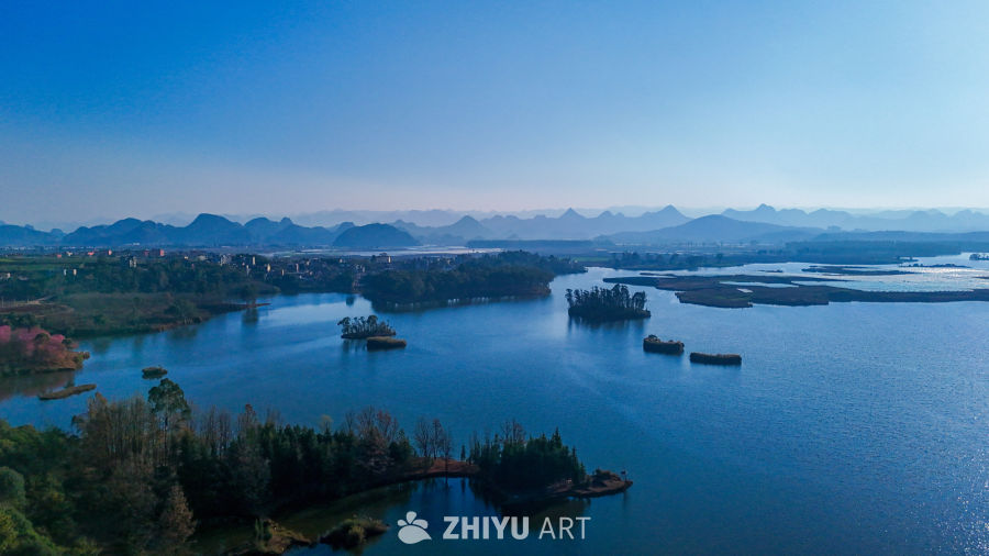 晨曦湖光