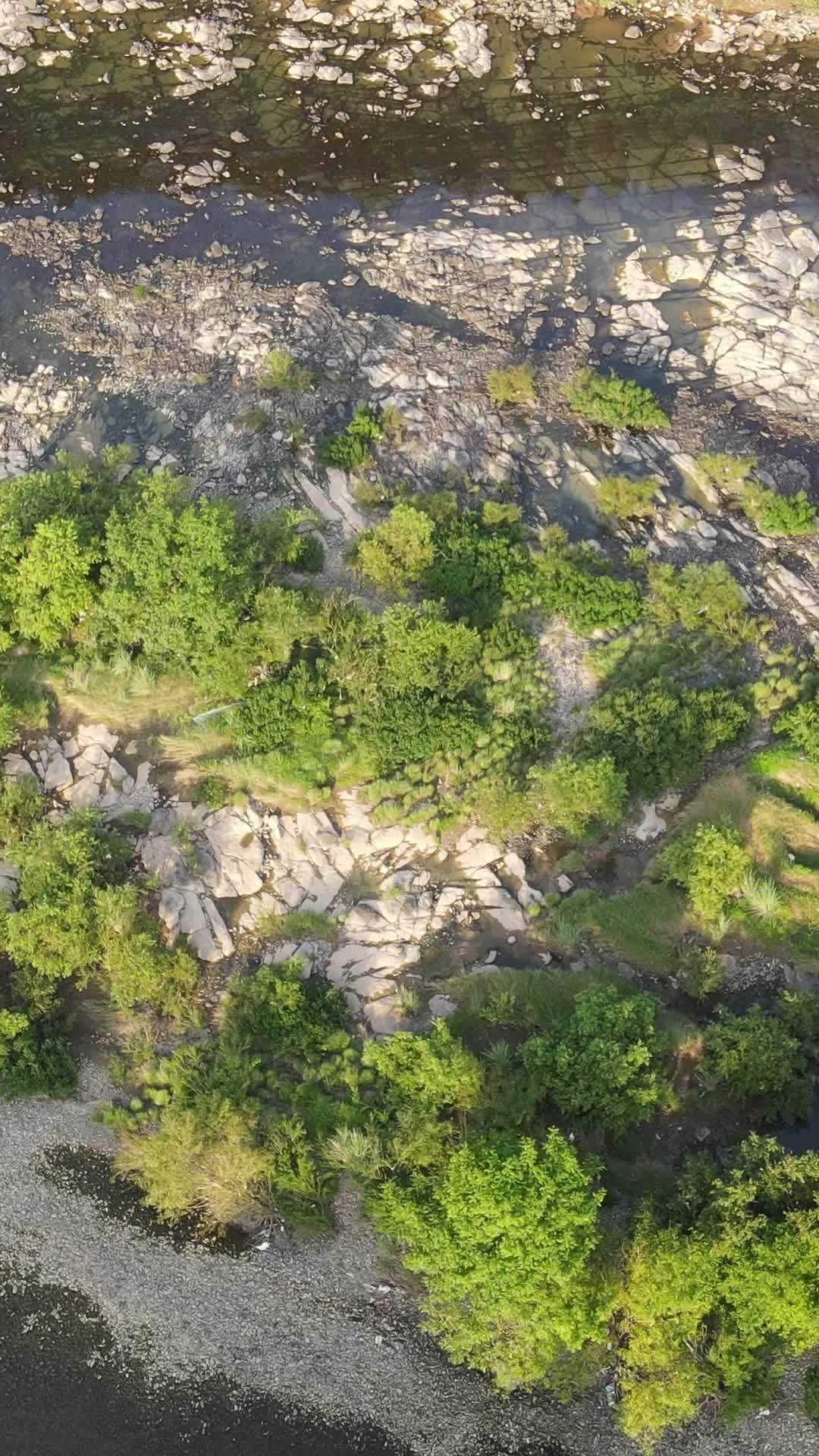 河流与岩石的俯瞰