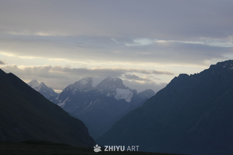 山间夕阳