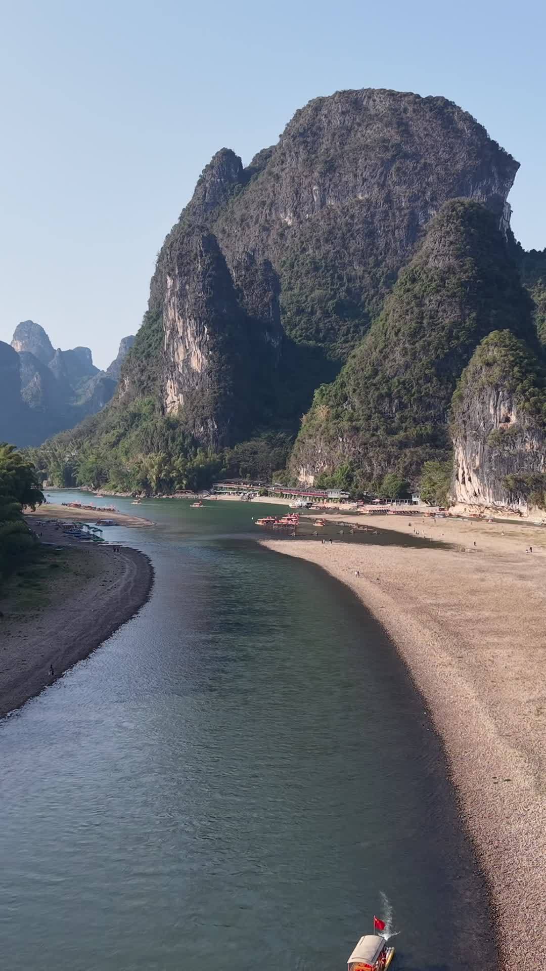 竖版航拍桂林阳朔兴坪漓江竹筏 (7)