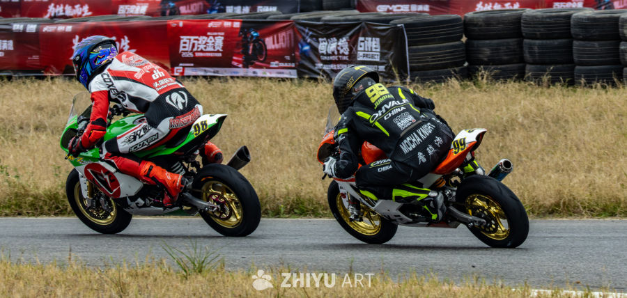 摩托车竞速：赛道上的激情对决