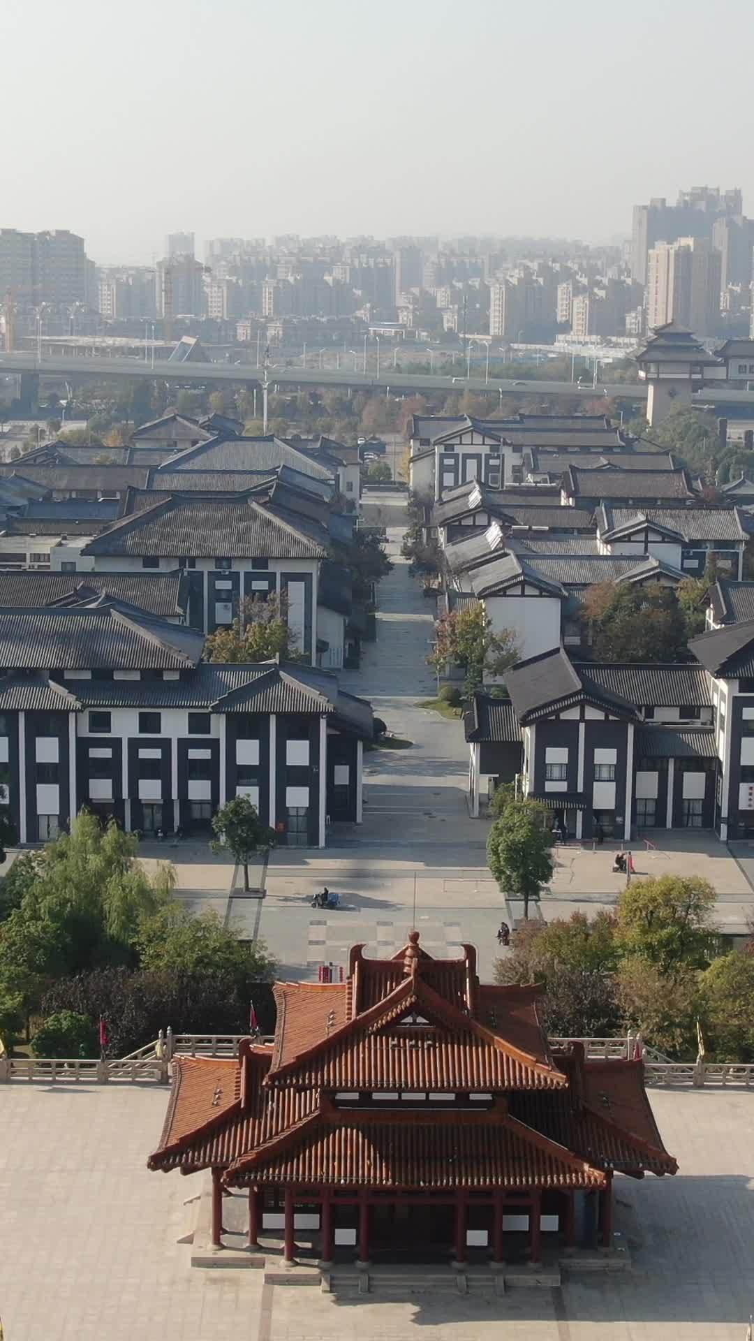 古街新景：历史与现代的对话