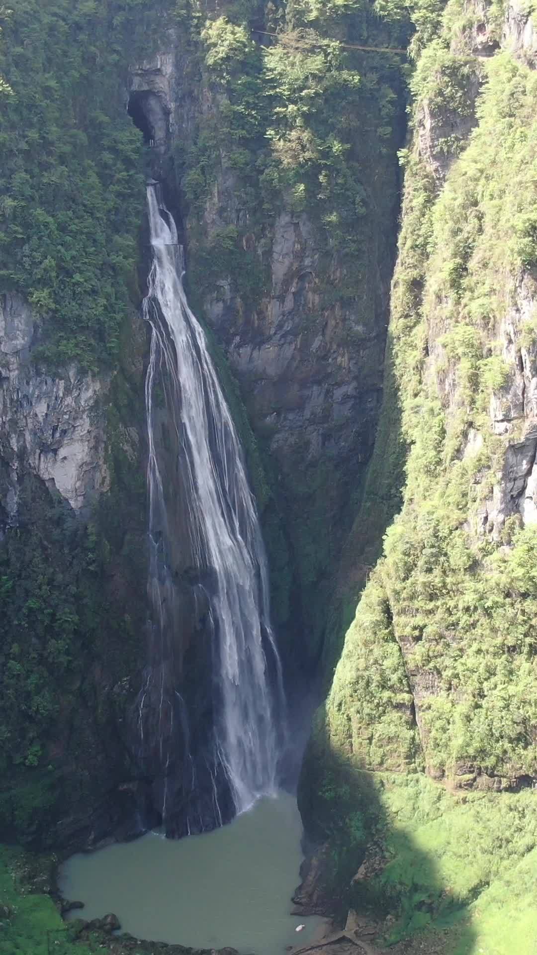 竖屏航拍瀑布流水自然风景 17