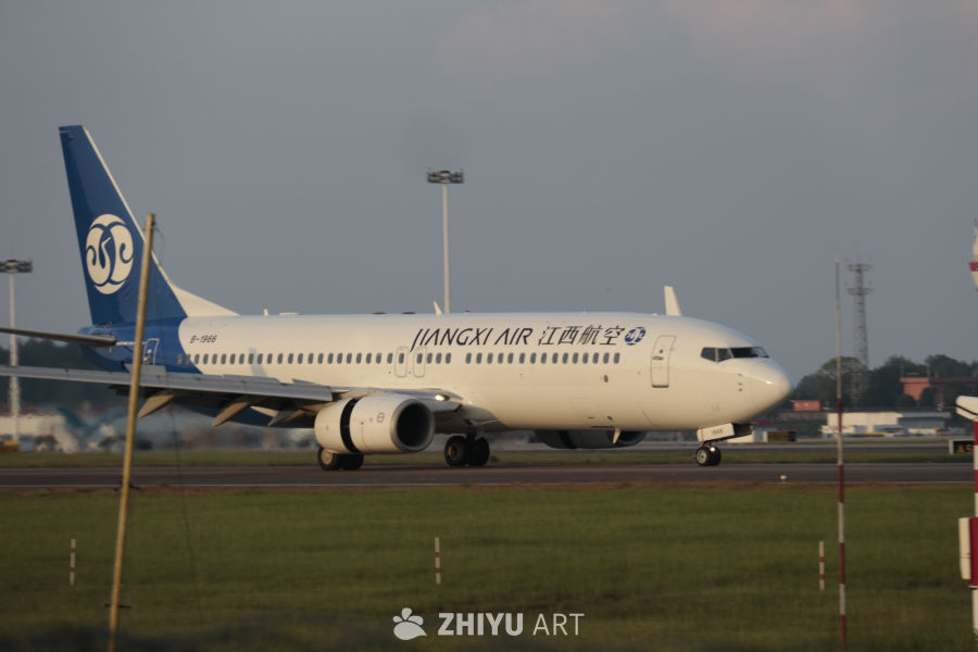 江西航空飞机准备起飞