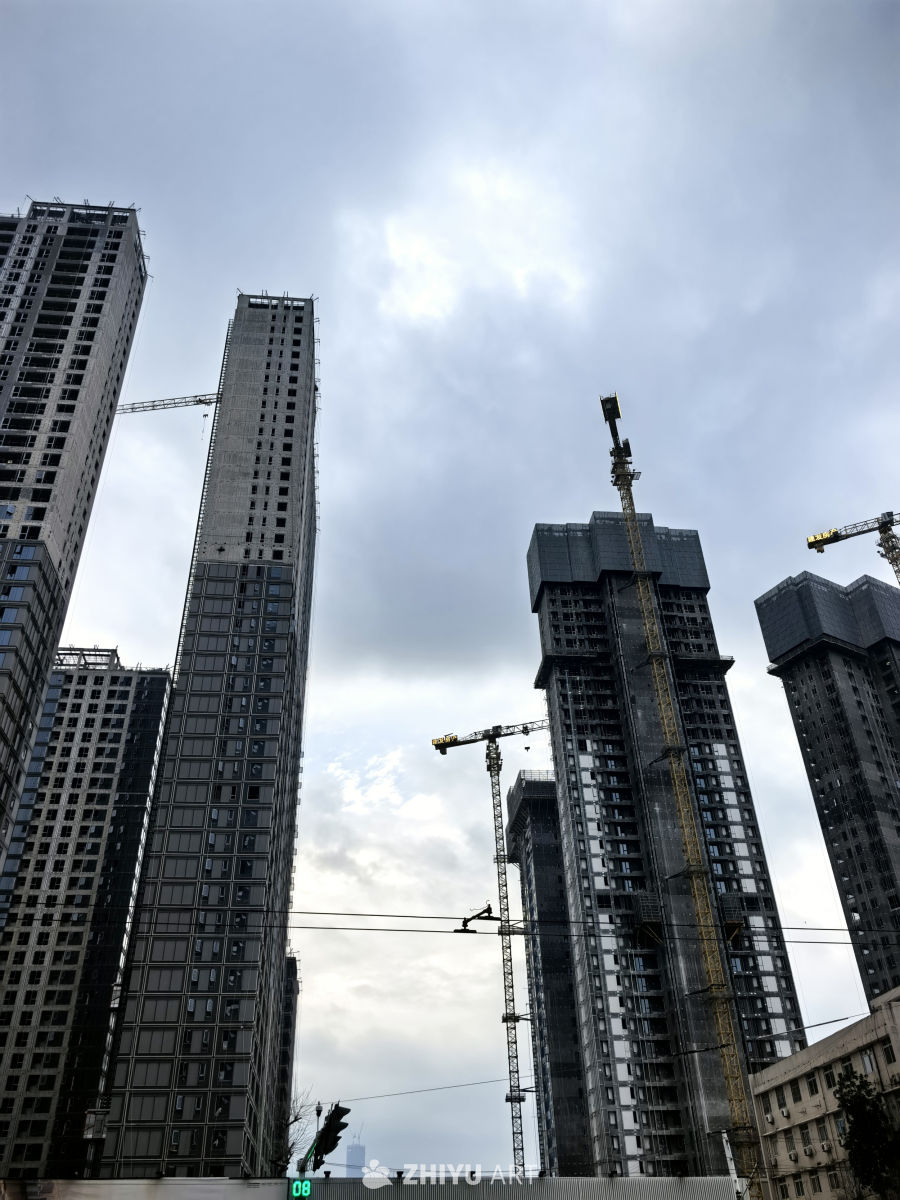 乌云中也有片刻蓝天