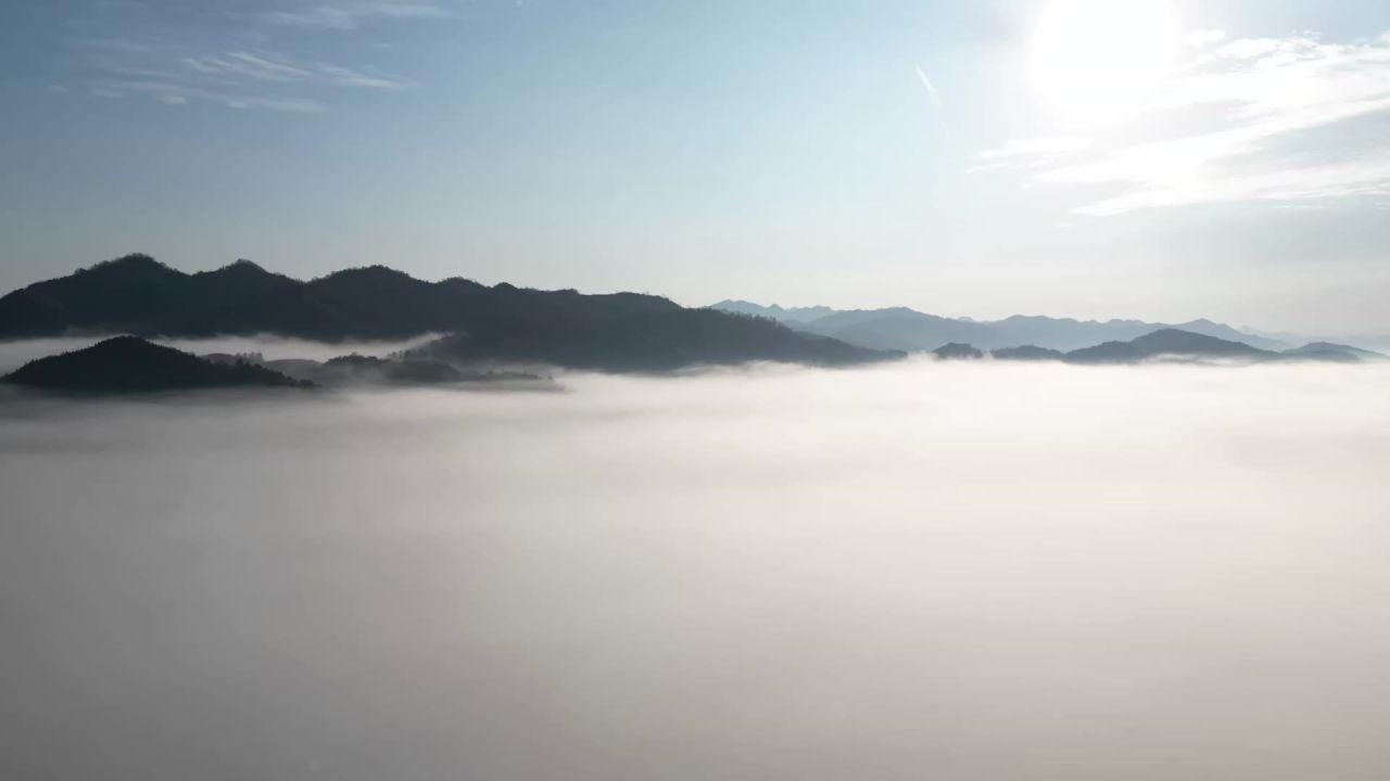 云雾之下的弄汪