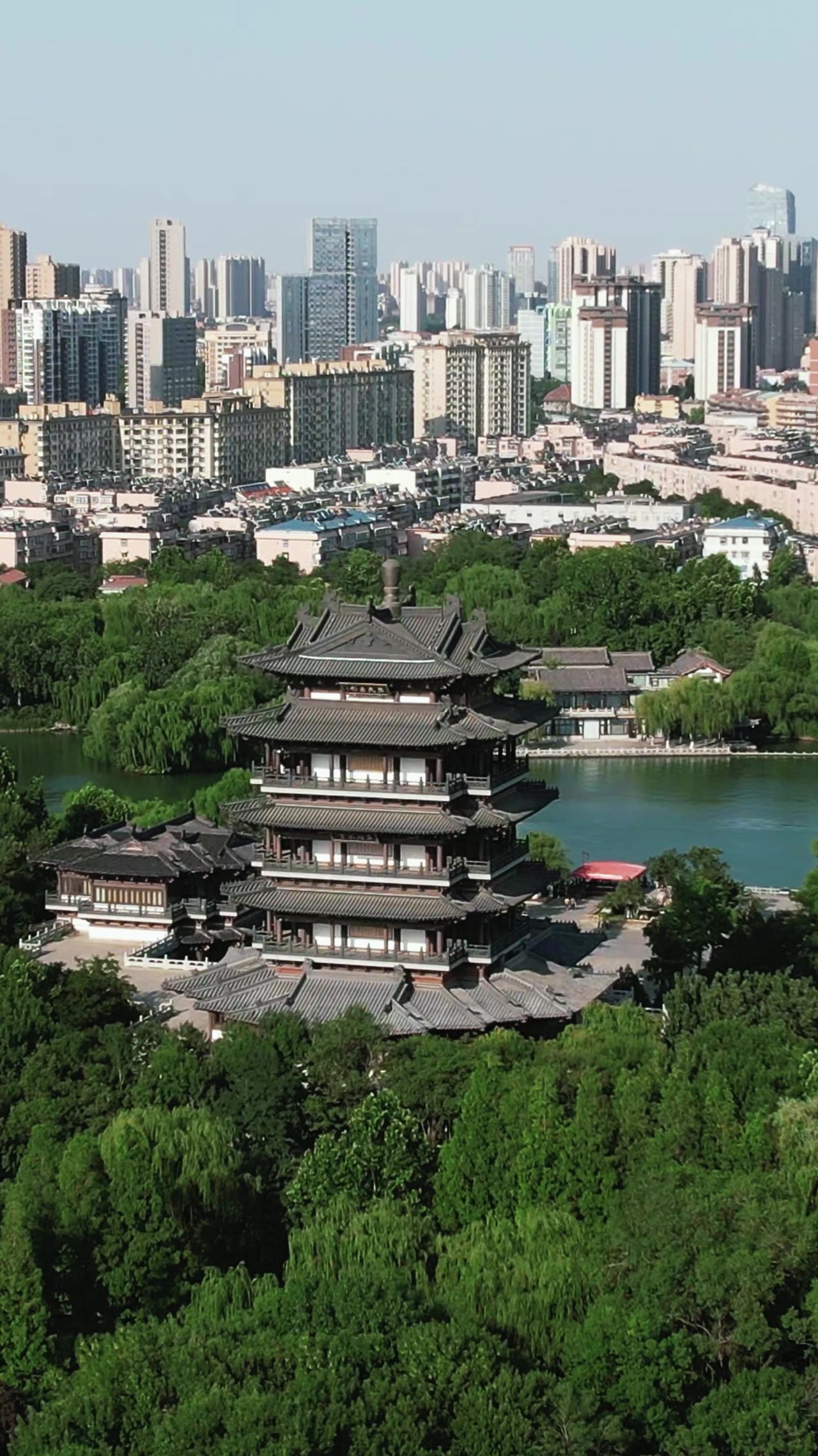 山东济南大明湖5A景区超然楼竖屏航拍  