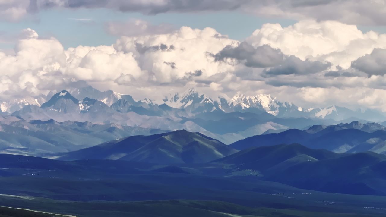 川西贡嘎雪山壮观大气自然风光航拍视频