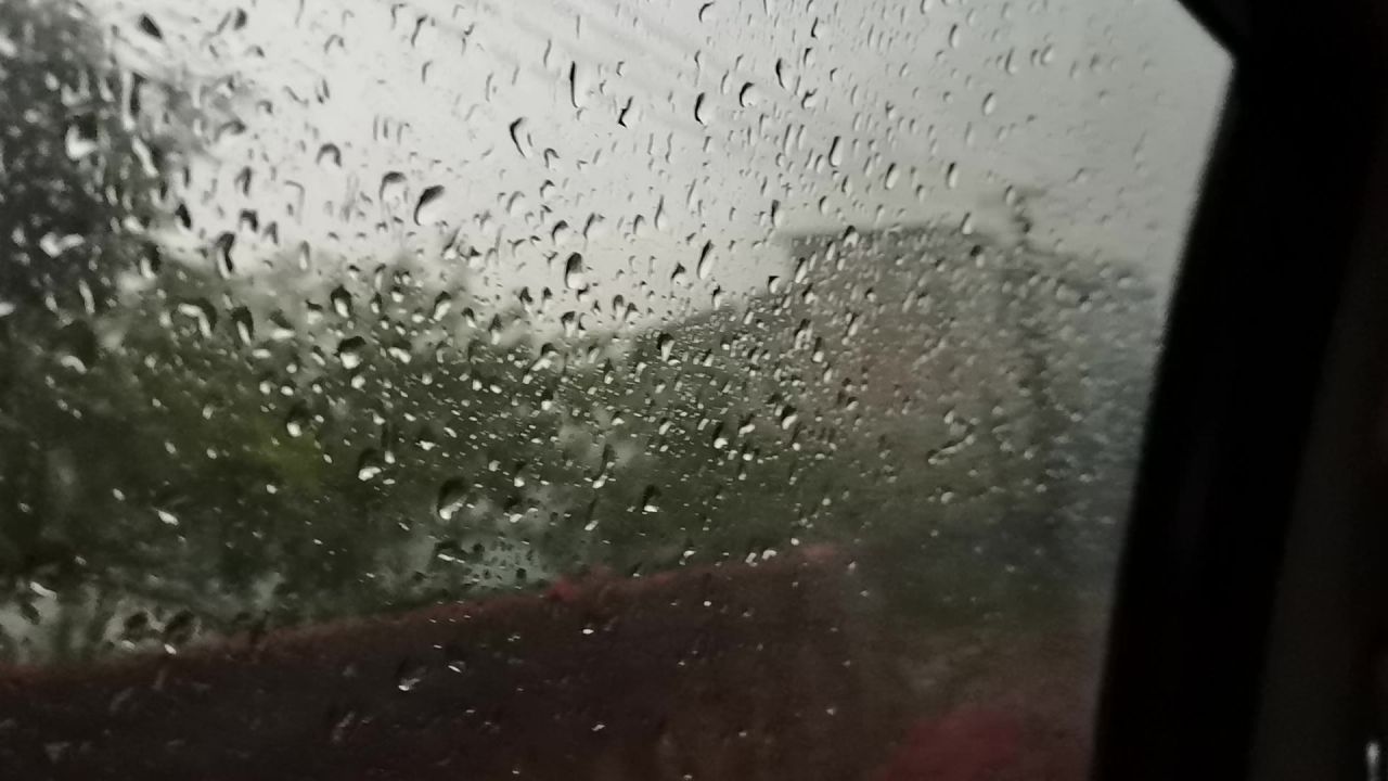 雨天车窗情绪低落