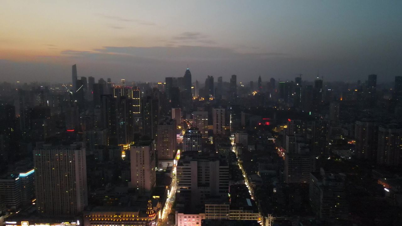 湖北武汉江汉路步行街夜景人流