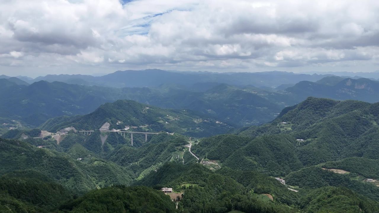 群山