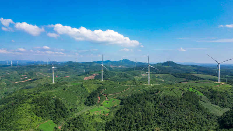 航拍能源发电高山风车