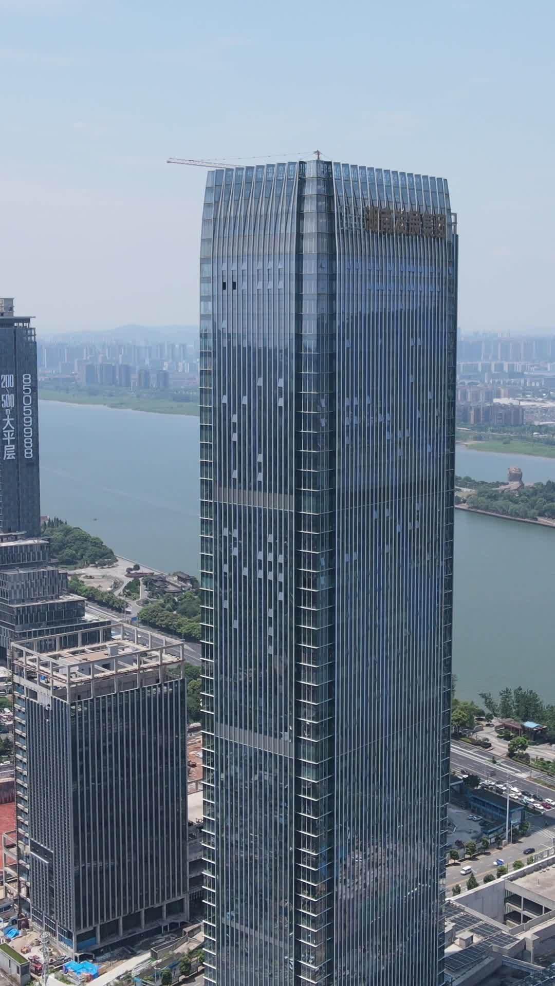 现代都市的雄伟高楼