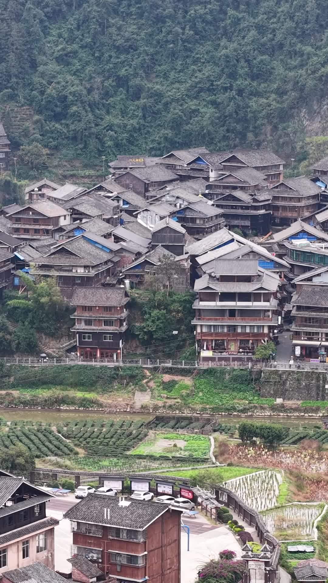 竖版航拍侗族特色建筑程阳八寨风景 (11)