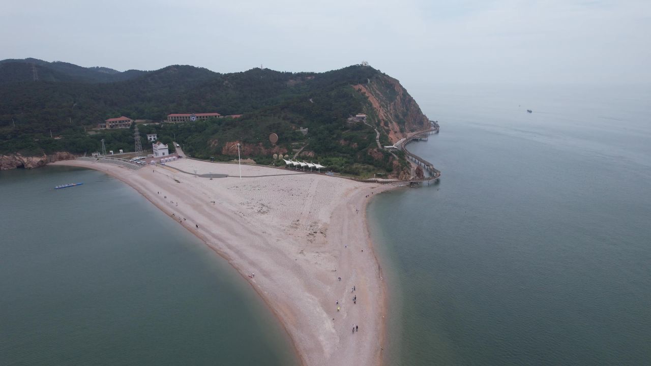 山东长岛黄渤海交汇处大海海浪沙滩航拍 