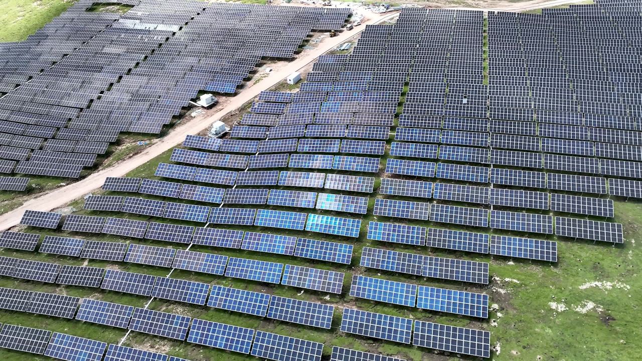 高原太阳能光伏电站航拍