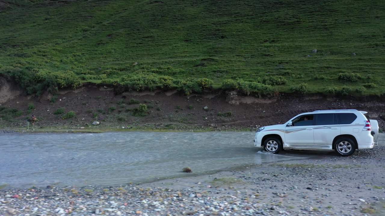 穿越山河的探险