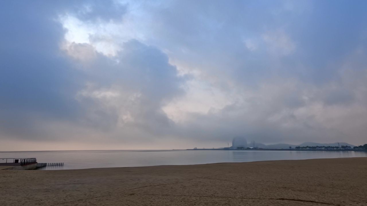 地标建筑上空昨天的云世界二五