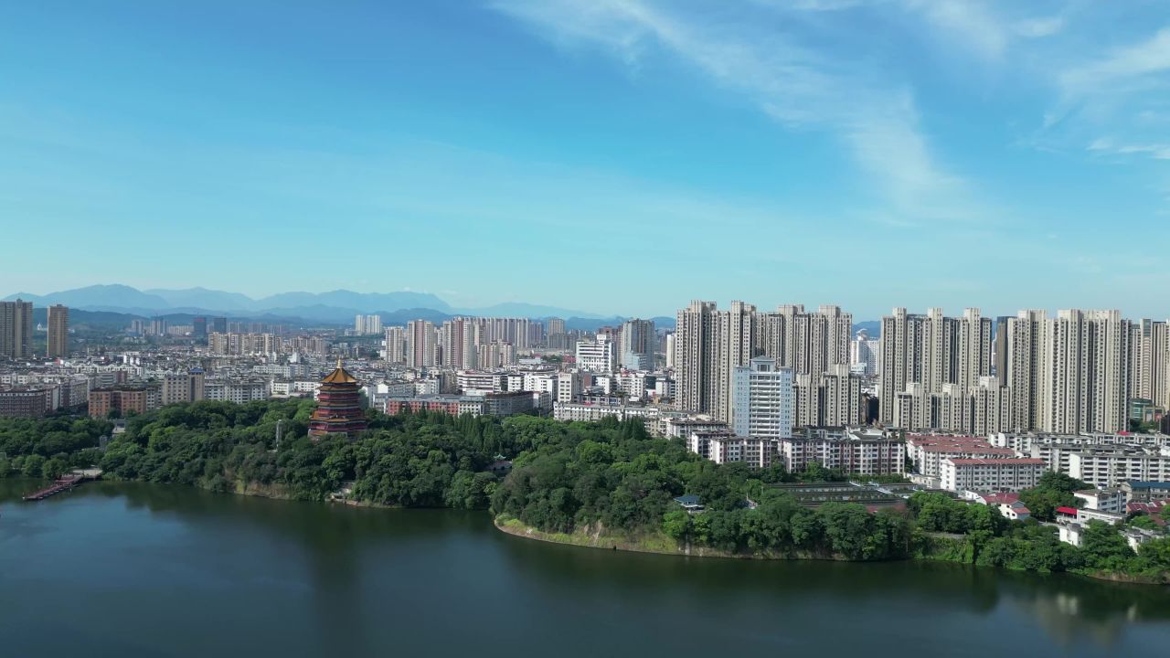 航拍江西鹰潭公园