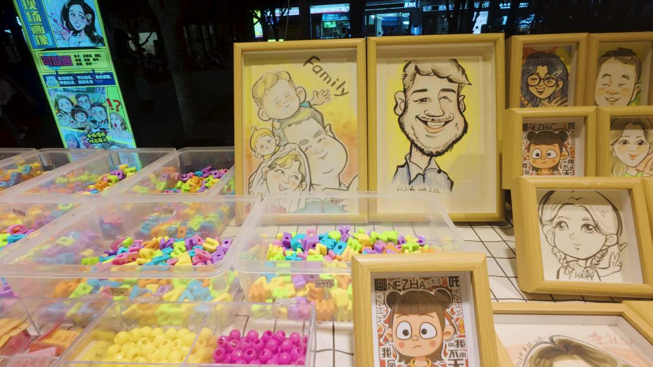 4k文创集市  夜晚文创市集购物
