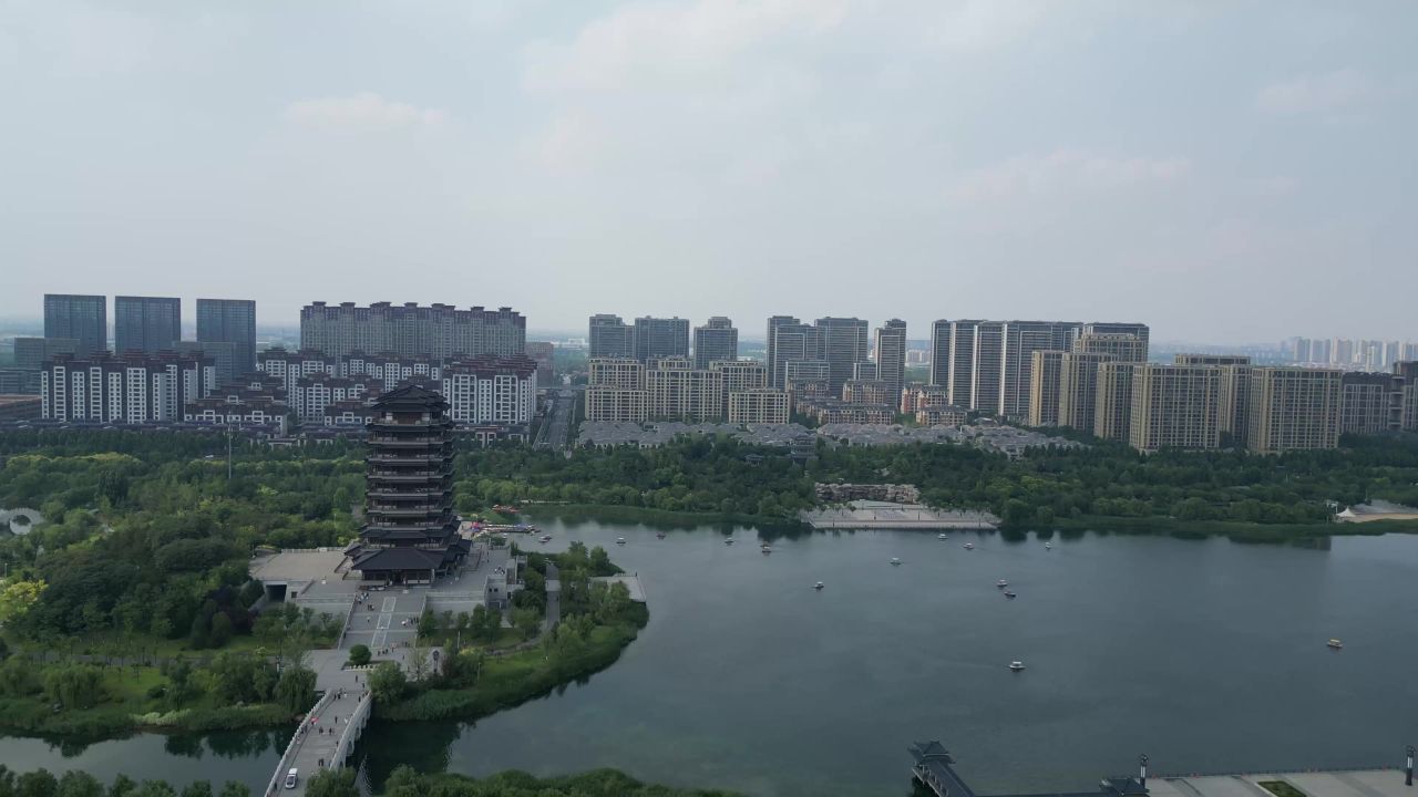  航拍山东淄博齐盛湖公园海岱楼
