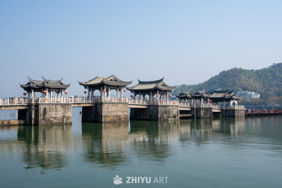 古桥映水亭台美