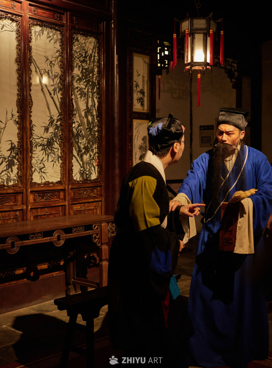 苏州网师园内传统戏剧表演场景