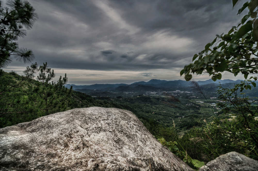 山青青兮欲雨