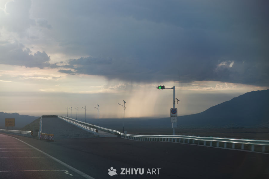 雨中公路