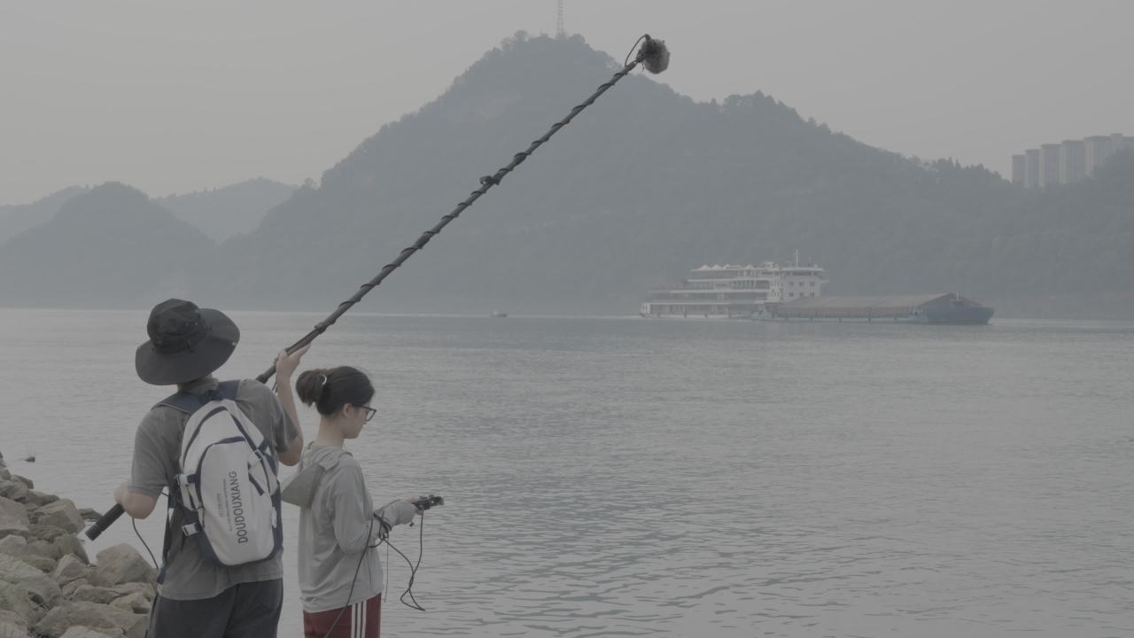 河边拍摄的自然风光