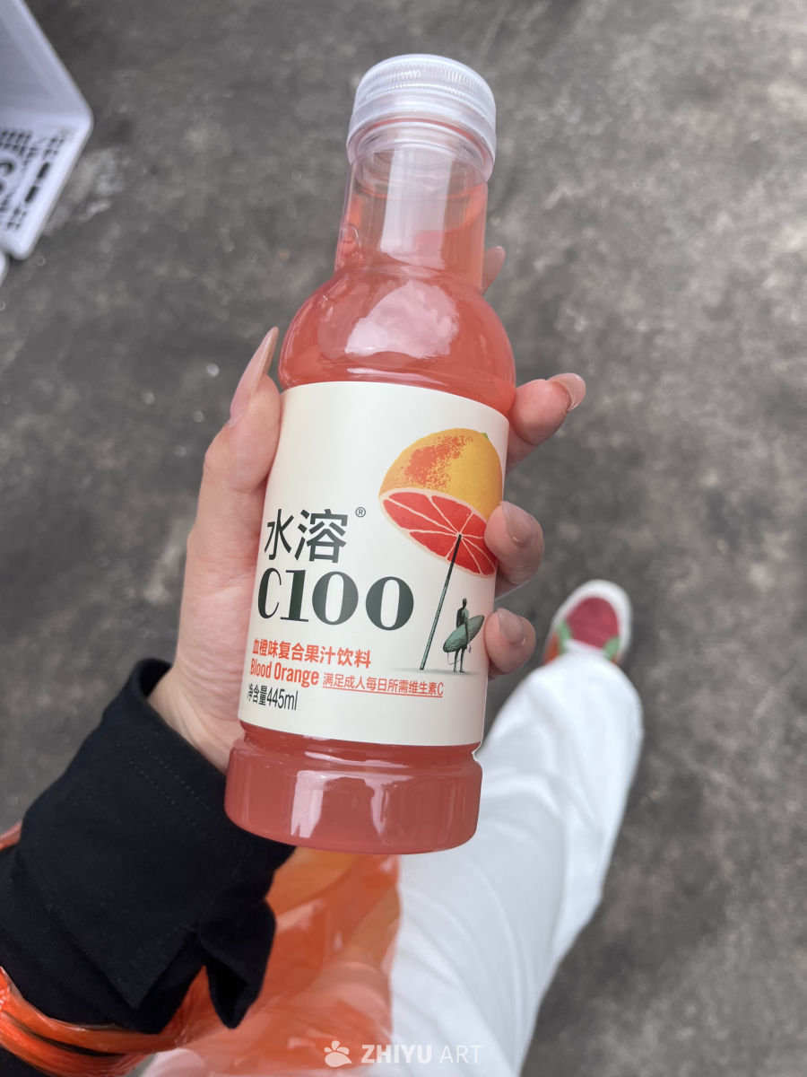 C100血橙味果汁：户外健康饮品