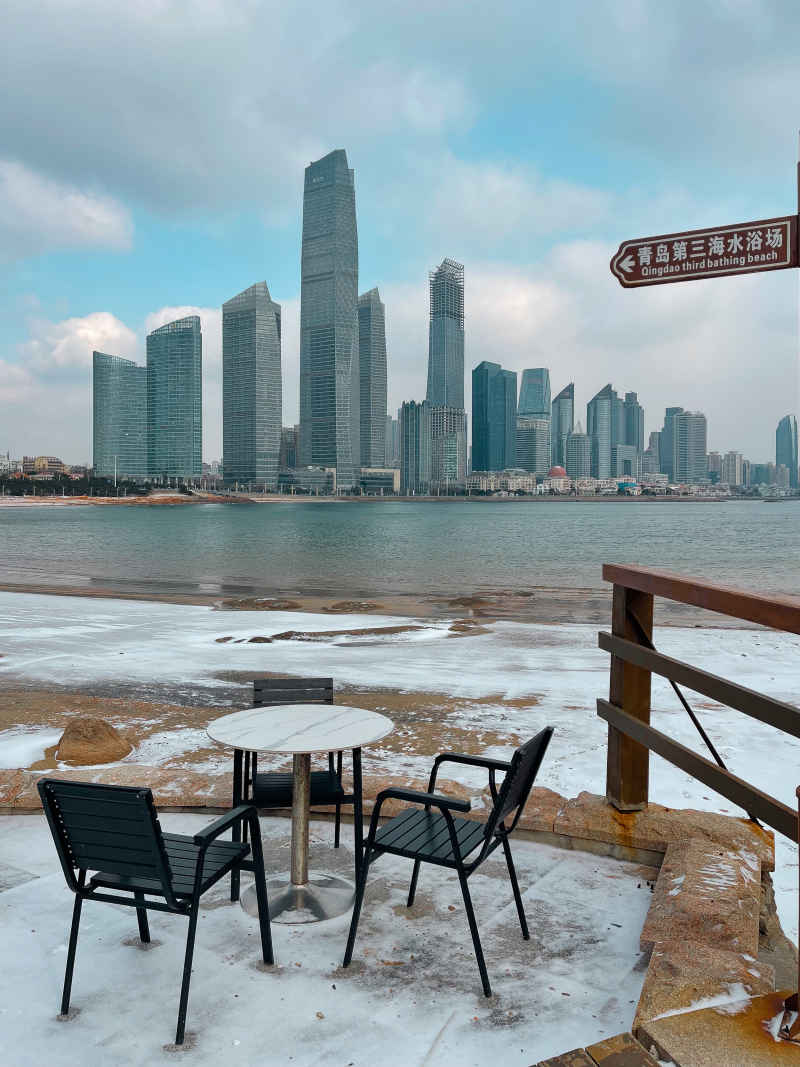 青岛第三浴场高楼全景雪后天晴