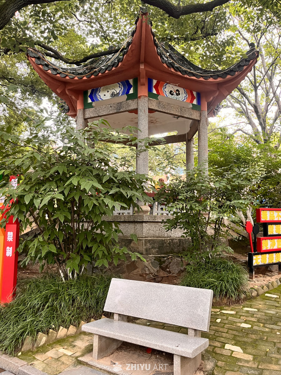 古亭静谧绿意浓