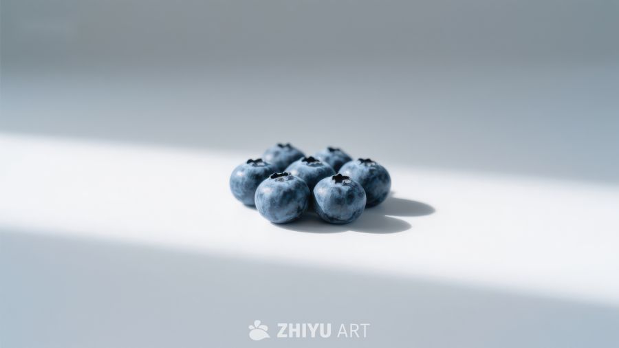 阳光下的蓝莓静物