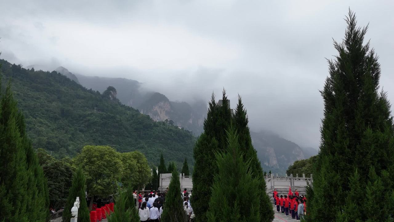 纪念碑前的纪念活动航拍