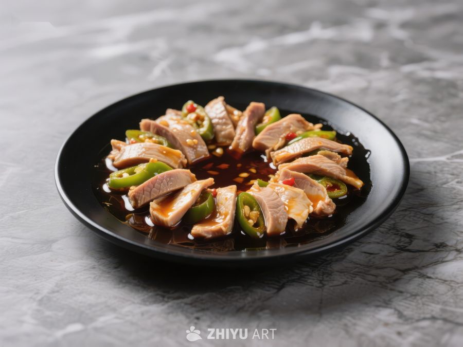 黑盘上的辣椒鸡肉料理 233