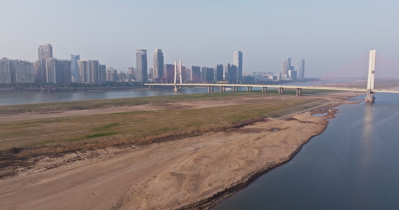 江西南昌城市风光航拍 1